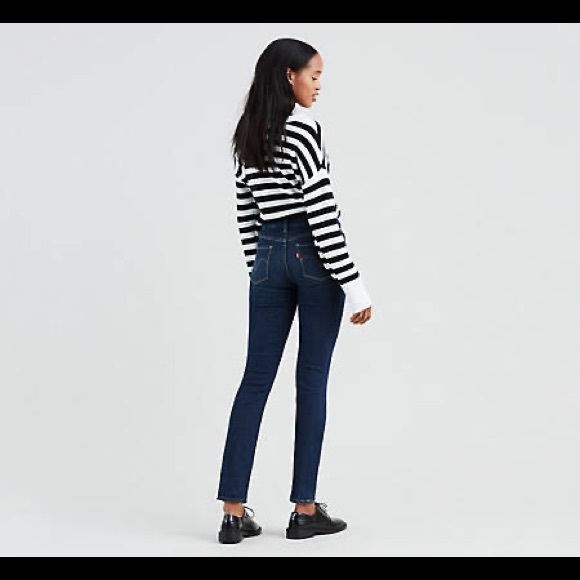 Levi’s Mid Rise Jeans - Picture 9 of 9